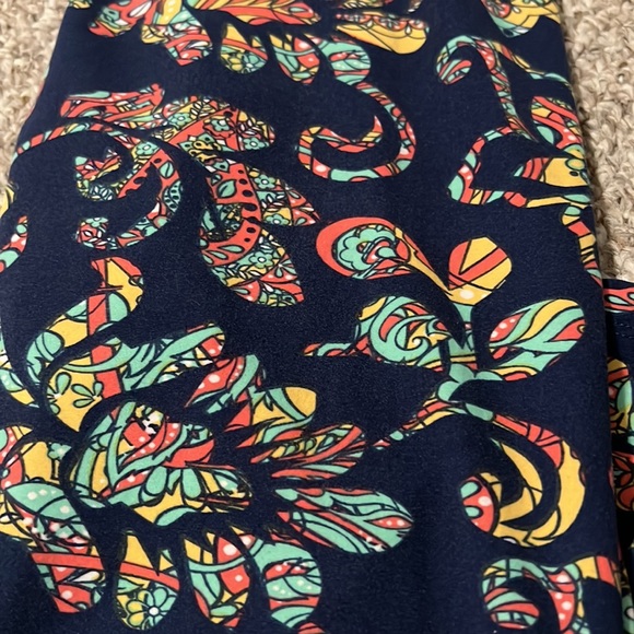 One size Lularoe leggings - Picture 2 of 2